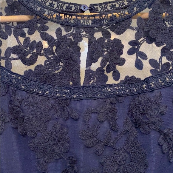 Beautiful lace Laundry top. Size m - Picture 2 of 3